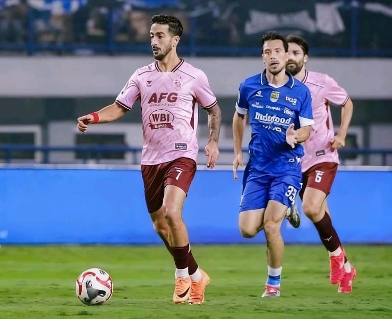 DOMINASI TOTAL! Persib Menang 3-0 atas Persik Kediri - Rekor 13 Kemenangan Beruntun di Kandang Terku IMG-20260310-WA0008.jpg